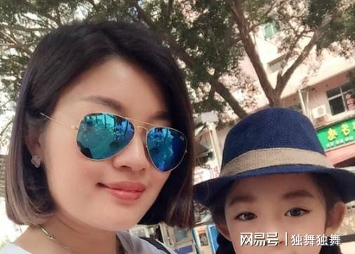 亲却栽了公众眼睛比摄像头还亮开元ky棋牌耳环不是钻石父(图1)