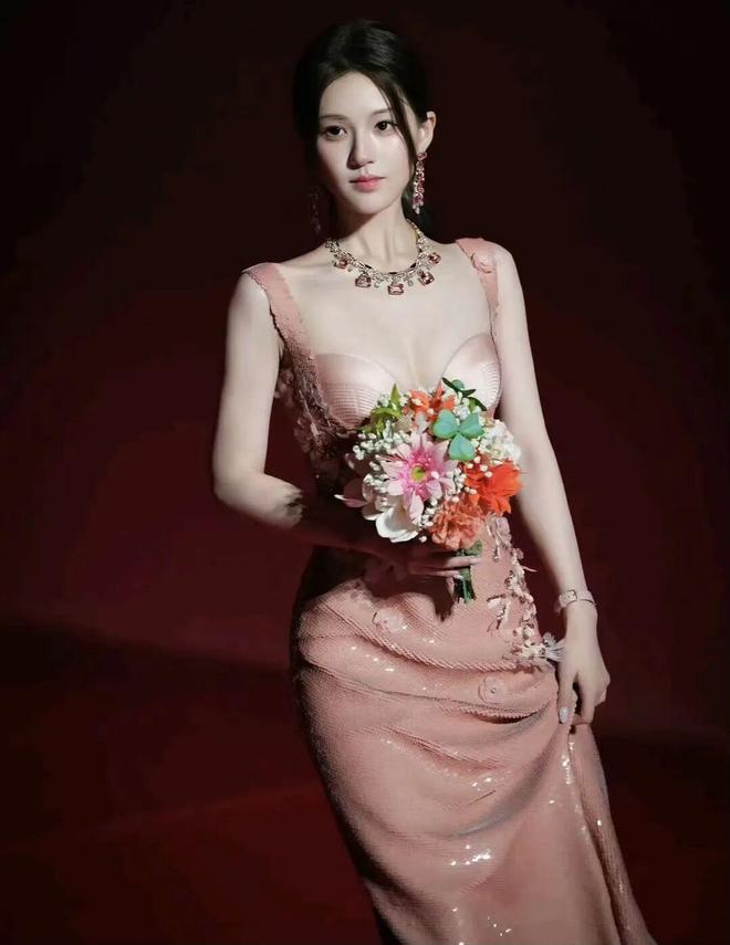 经把人香晕了 柔光潋滟开元ky棋牌赵露思已(图8)